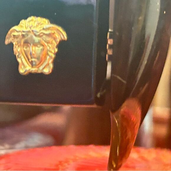 VERSACE “Versus” Medusa authentic sunglasses. Black w/gold logo. 420/C col. 852 - Picture 4 of 8
